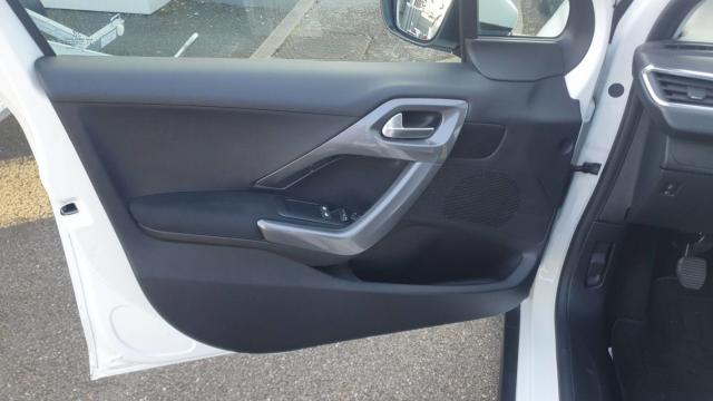 Peugeot 2008 image 3