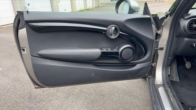 Mini Cabrio image 2