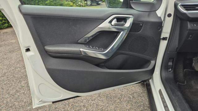 Peugeot 2008 image 9