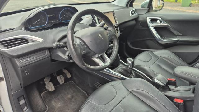 Peugeot 2008 image 2