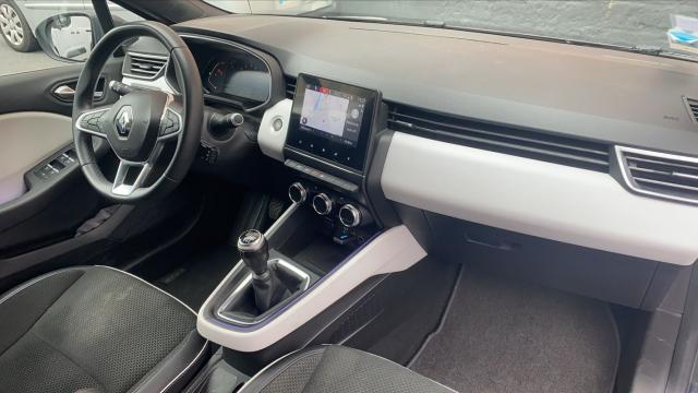 Renault Clio image 2