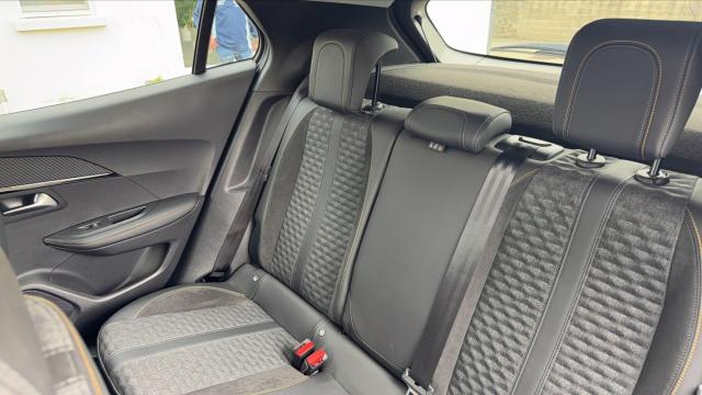 Peugeot 2008 image 2