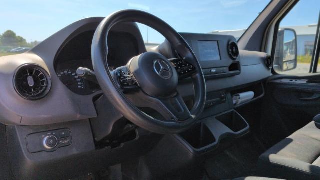Mercedes Benz Sprinter image 3