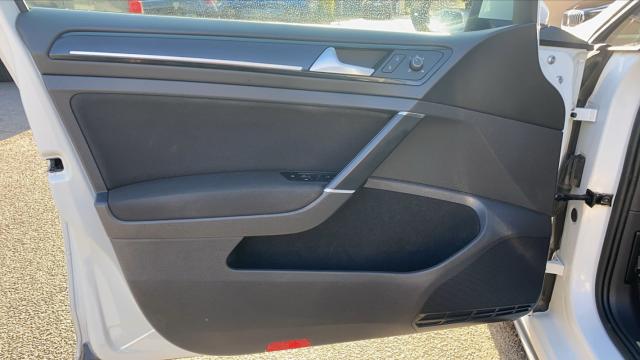 Volkswagen Golf image 6