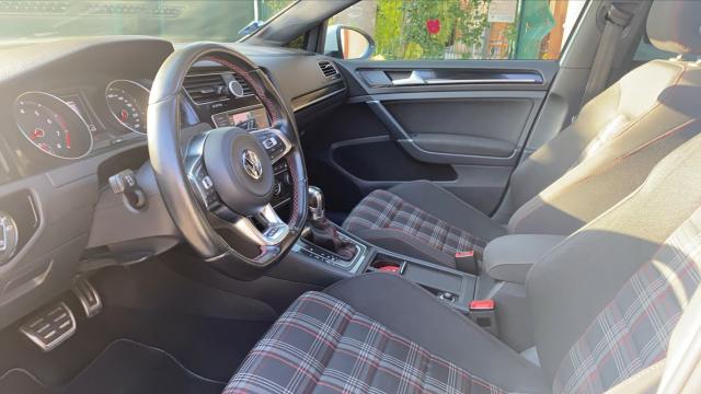 Volkswagen Golf image 9