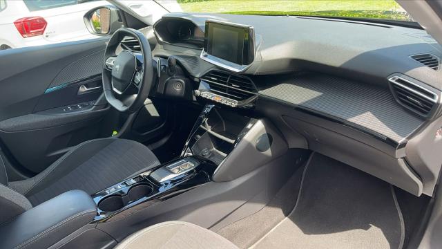 Peugeot 2008 image 6