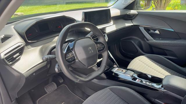Peugeot 2008 image 2