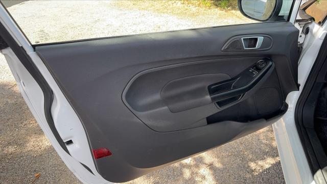 Ford Fiesta image 8