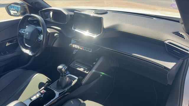 Peugeot 2008 image 8