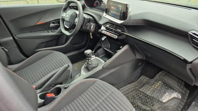 Peugeot 2008 image 3
