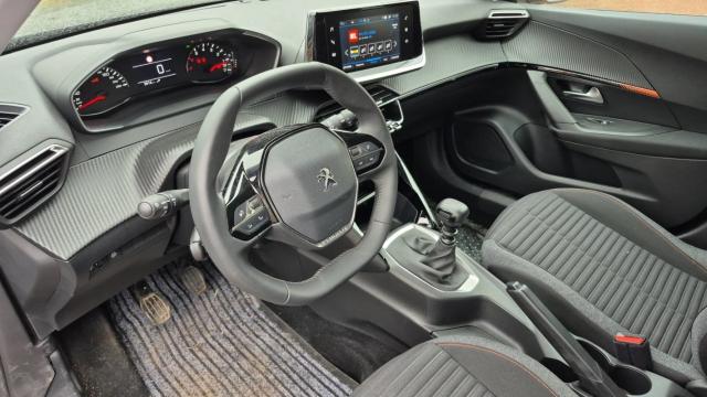 Peugeot 2008 image 8