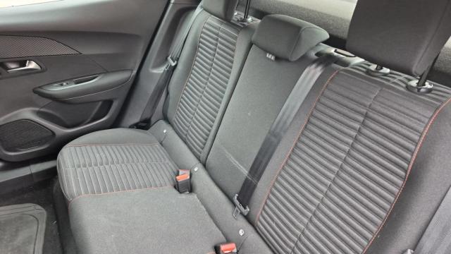 Peugeot 2008 image 1