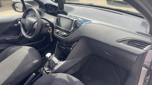 Peugeot 208 image 1
