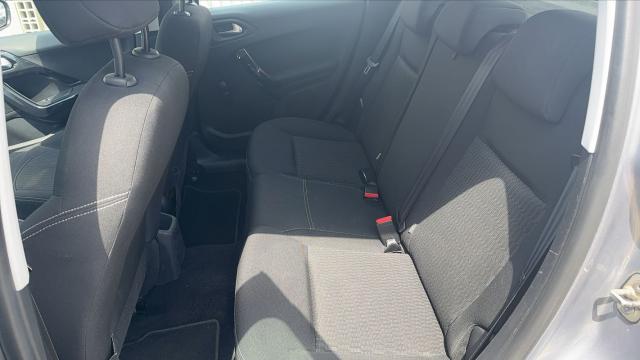Peugeot 208 image 8