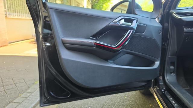 Peugeot 208 image 4
