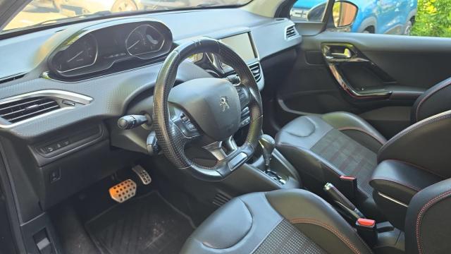 Peugeot 208 image 8