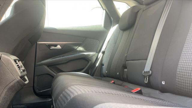 Peugeot 3008 image 2