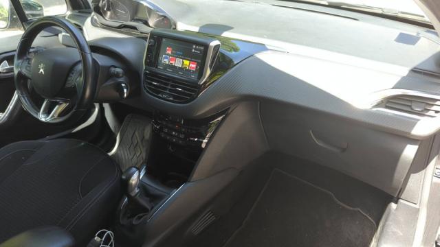 Peugeot 208 image 3