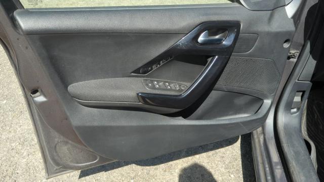 Peugeot 208 image 9