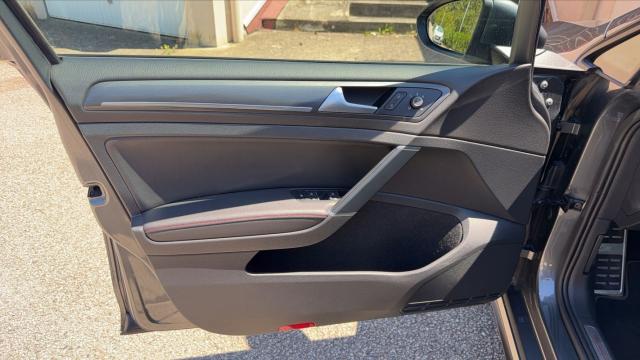 Volkswagen Golf image 9