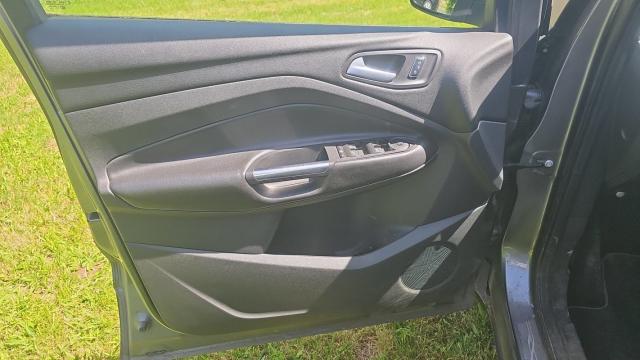 Ford Kuga image 2