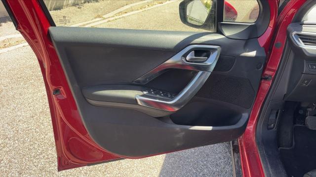 Peugeot 2008 image 3