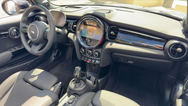 Mini Cabrio image 6