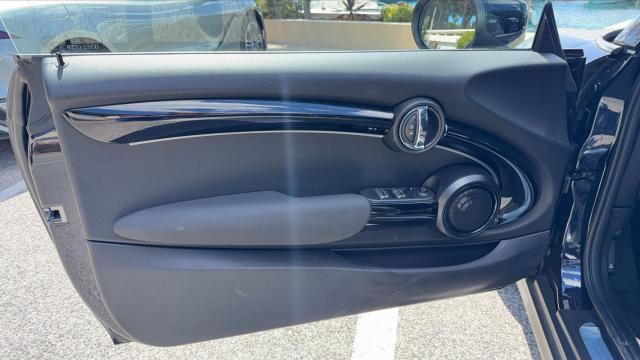 Mini Cabrio image 4