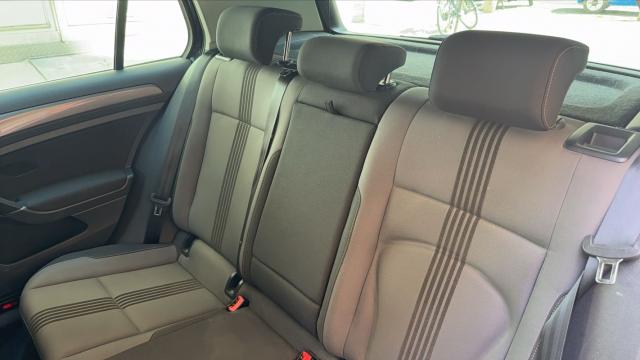 Volkswagen Golf image 6