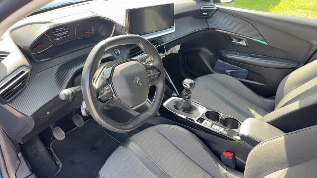 Peugeot 208 image 5