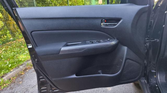 Suzuki Vitara image 8