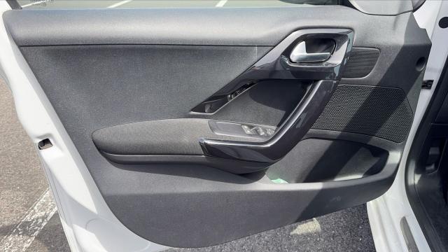 Peugeot 208 image 3