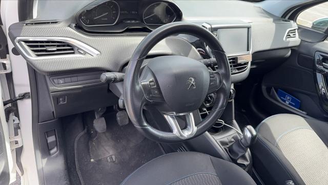 Peugeot 208 image 9