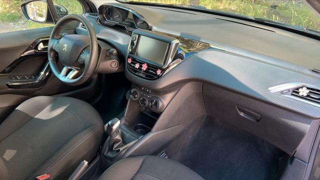 Peugeot 208 image 3