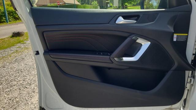 Peugeot 308 image 2