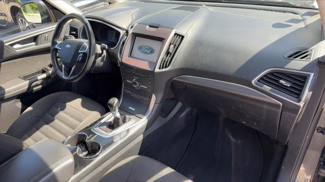 Ford Galaxy image 4