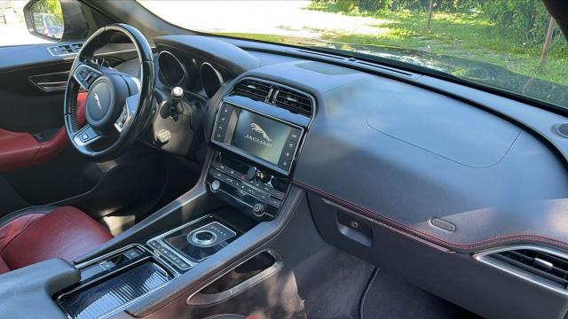 Jaguar F-Pace image 5
