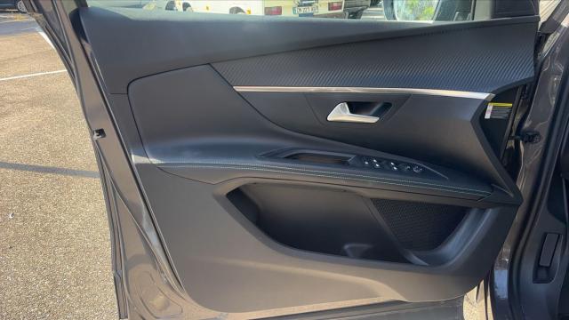 Peugeot 5008 image 2