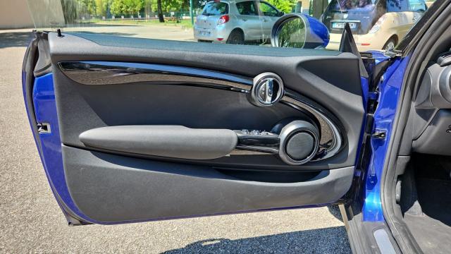 Mini Cabrio image 2
