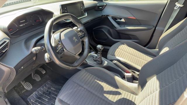 Peugeot 2008 image 9