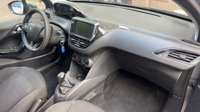 Peugeot 208 image 2