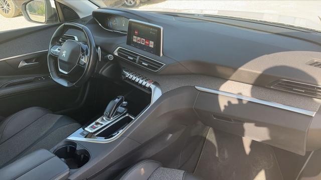 Peugeot 3008 image 2