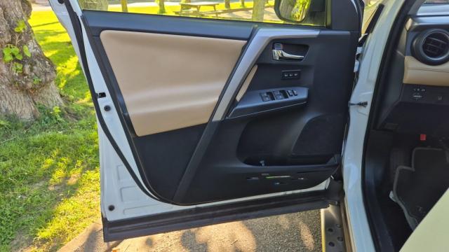 Toyota Rav4 image 2