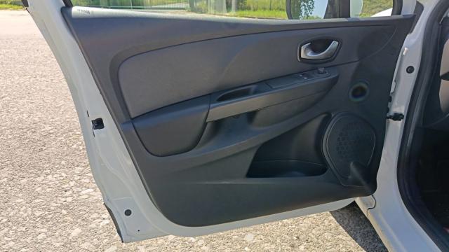 Renault Clio Estate image 9