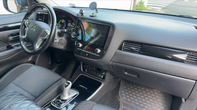 Mitsubishi Outlander image 1