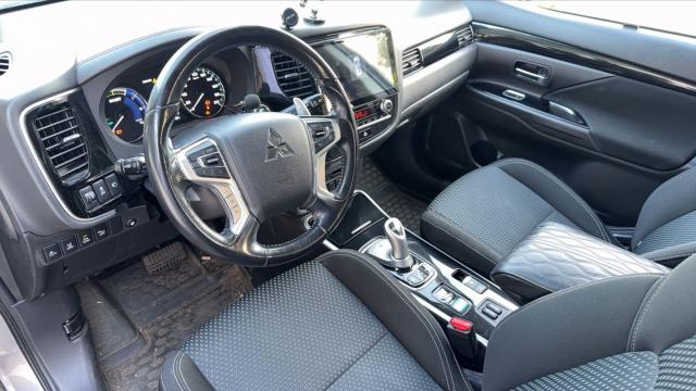 Mitsubishi Outlander image 8