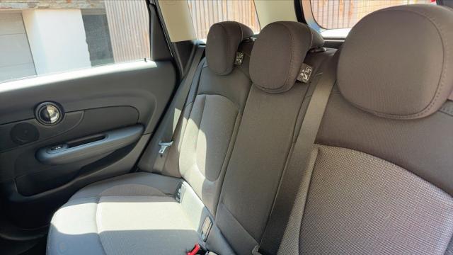 Mini Clubman image 2