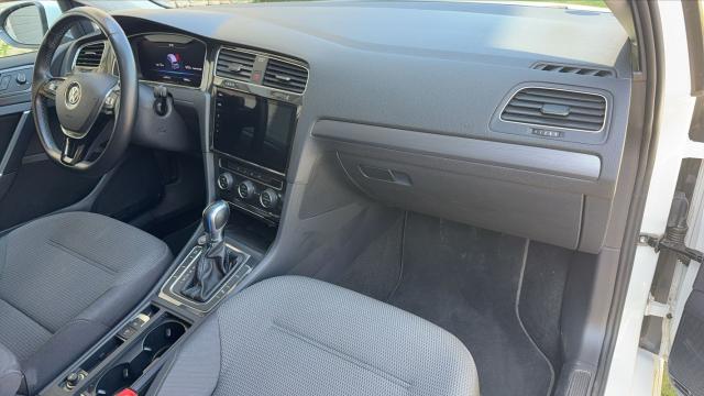 Volkswagen Golf image 6