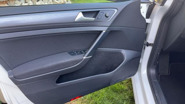 Volkswagen Golf image 9