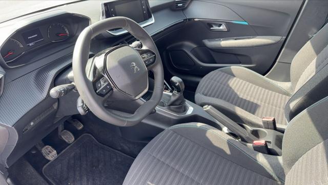 Peugeot 208 image 9